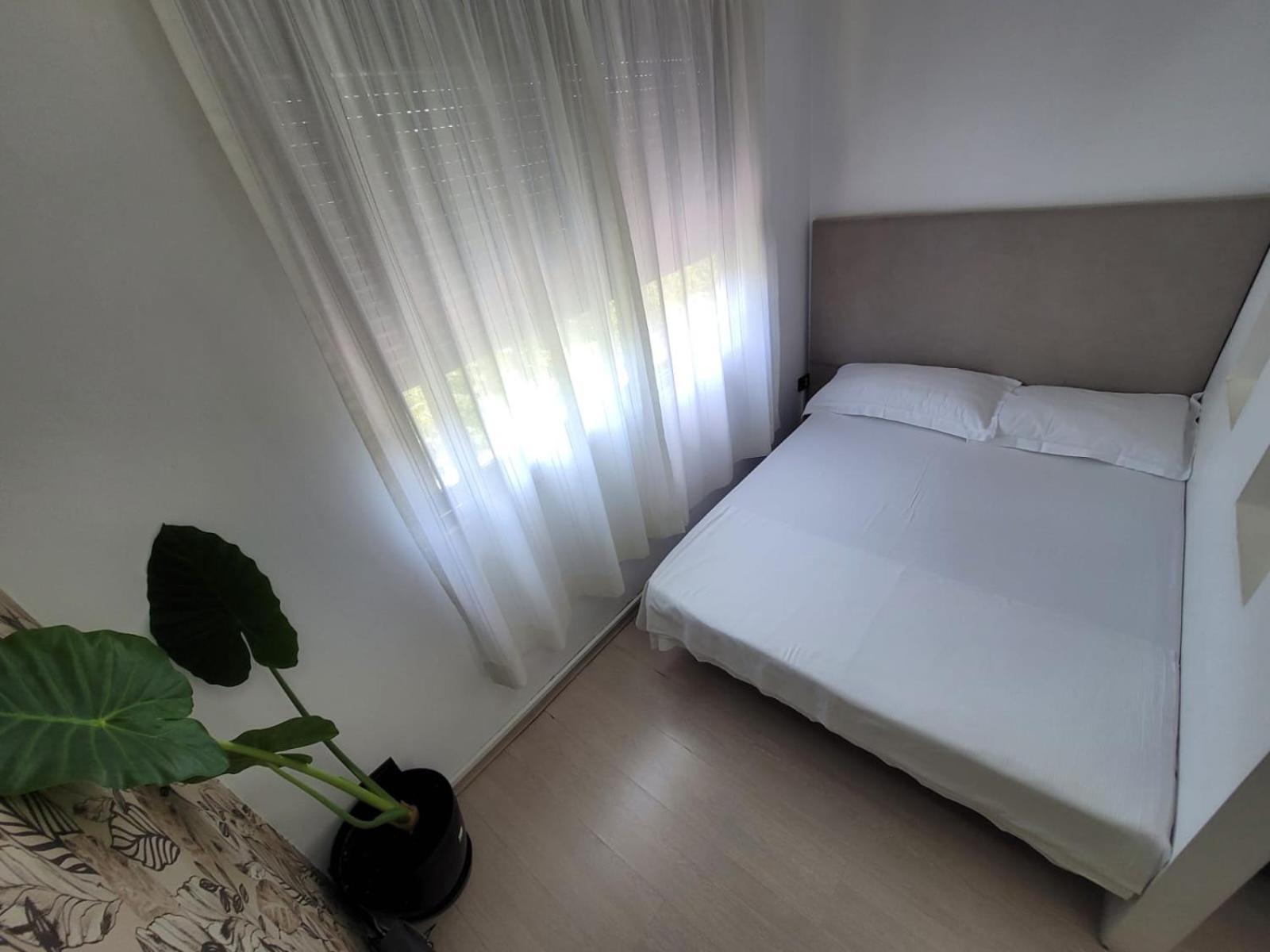 An Apartment With Fireplace Tirana Exterior photo